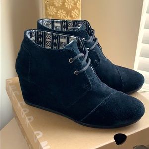TOMS Women’s Black Suede Desert Wedge Booties